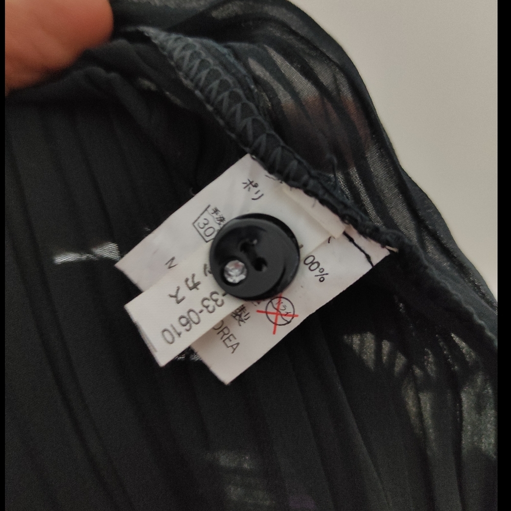 Black Floral Frilled Shirt (INTERNATIONAL)🤍🖤 - Picture 7 of 10